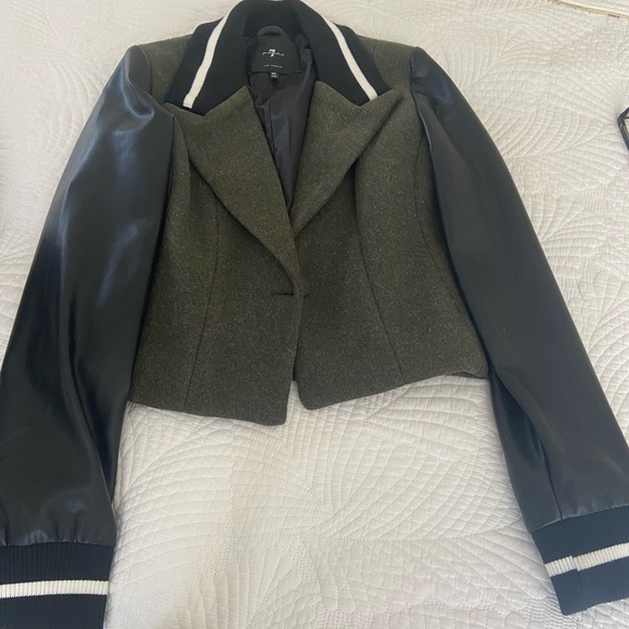 Sz XS green with black sleeves - Picture 2 of 2